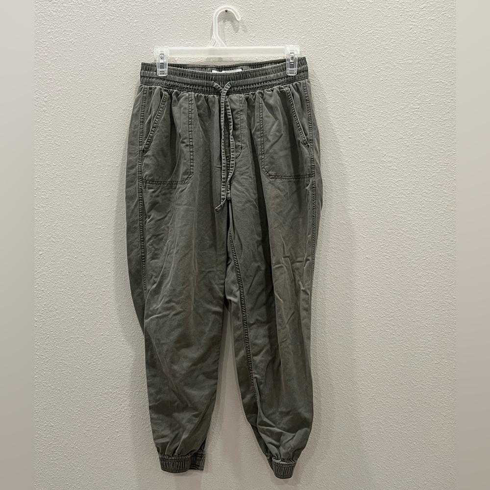Hollister Women’s Olive Jogger Pants Size Medium